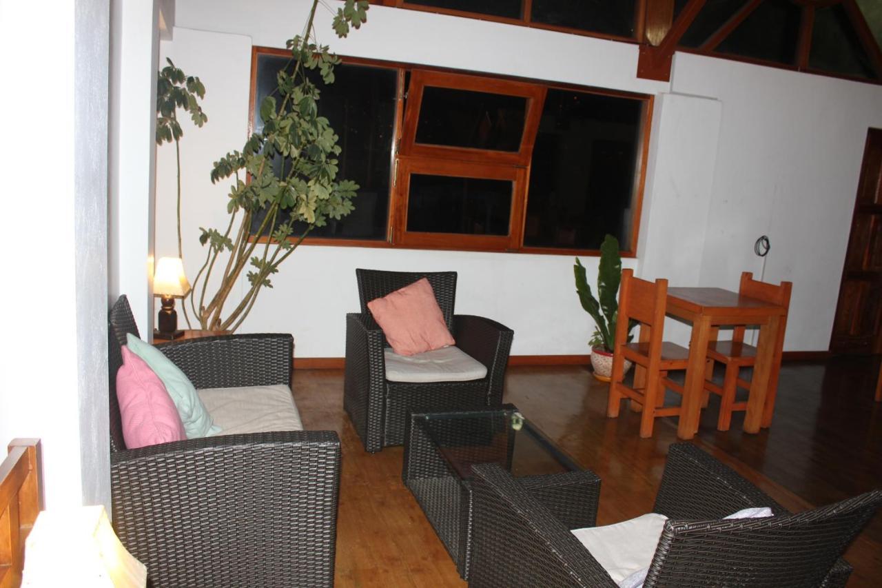 El Jacal Backpacker Hostel Уарас Екстериор снимка